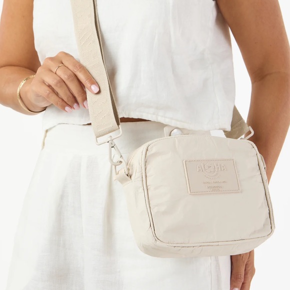 ALOHA Collection | Bags | Aloha Collection X Hawaiian Airlines Le Tour ...